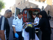 بالصور: إصابة طفيفة لسيدة وطفلتها بحادث طرق في مدينة يافا 